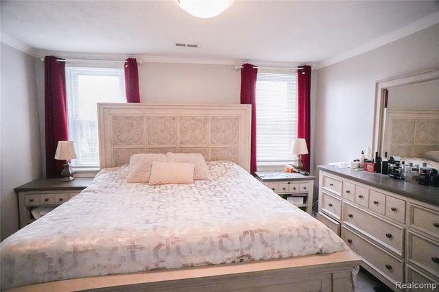 7724 Maple Street, Dearborn, MI 48126