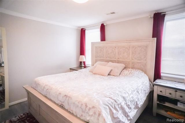 7724 Maple Street, Dearborn, MI 48126