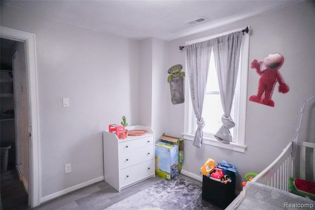 7724 Maple Street, Dearborn, MI 48126