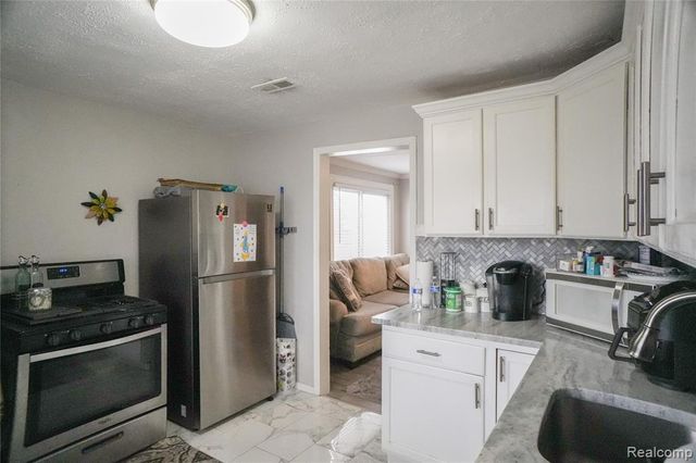 7724 Maple Street, Dearborn, MI 48126