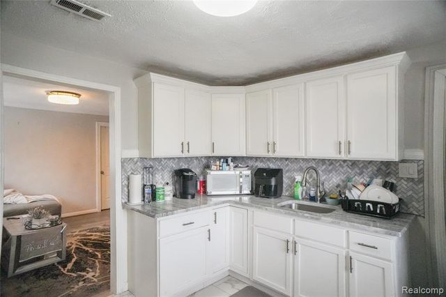 7724 Maple Street, Dearborn, MI 48126