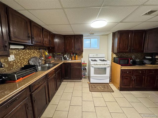 7724 Maple Street, Dearborn, MI 48126