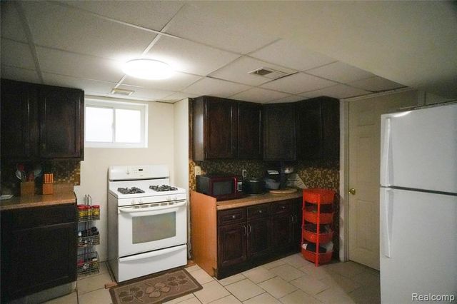 7724 Maple Street, Dearborn, MI 48126