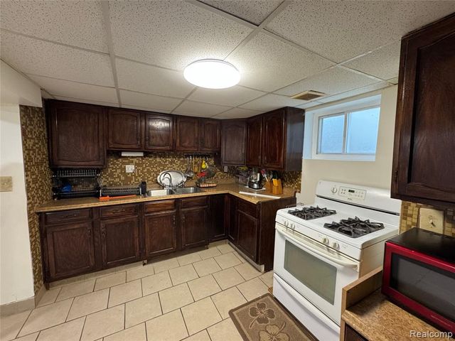 7724 Maple Street, Dearborn, MI 48126