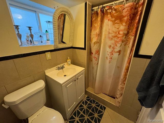 7724 Maple Street, Dearborn, MI 48126