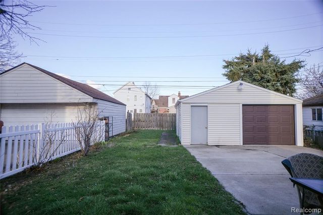 7724 Maple Street, Dearborn, MI 48126