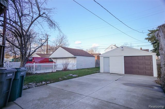 7724 Maple Street, Dearborn, MI 48126