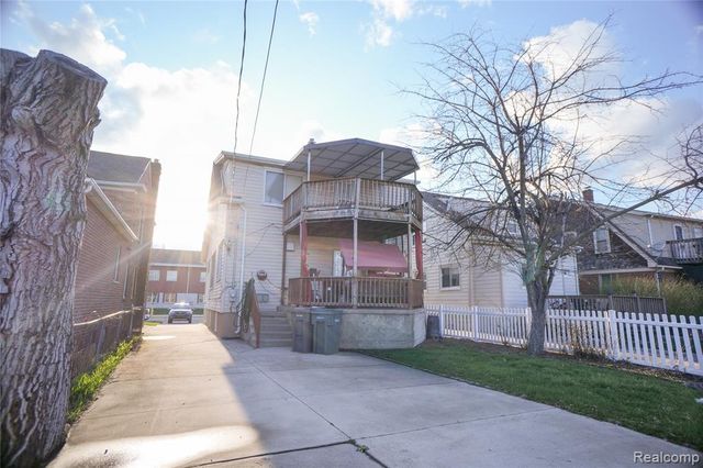 7724 Maple Street, Dearborn, MI 48126