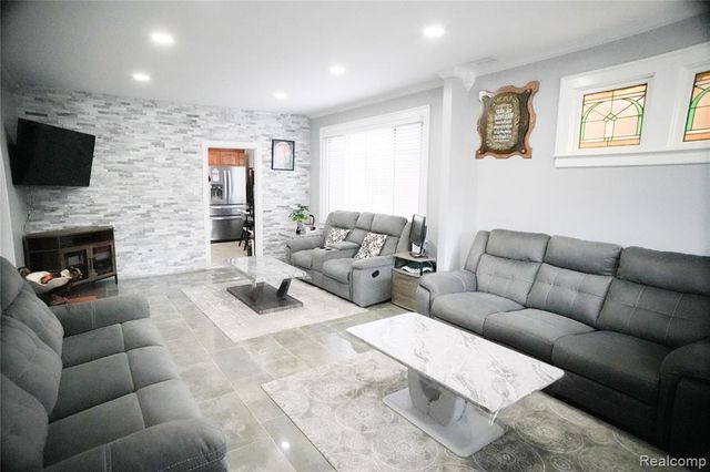 7724 Maple Street, Dearborn, MI 48126