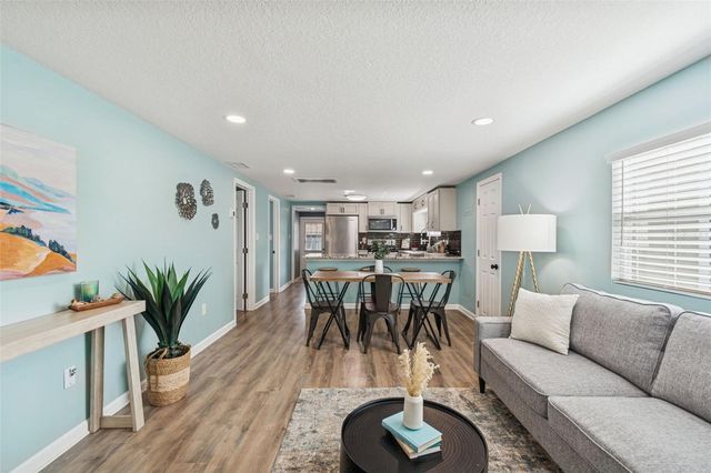 14232 17TH STREET, Dade City, FL 33523