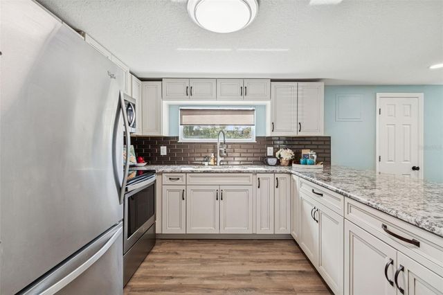 14232 17TH STREET, Dade City, FL 33523