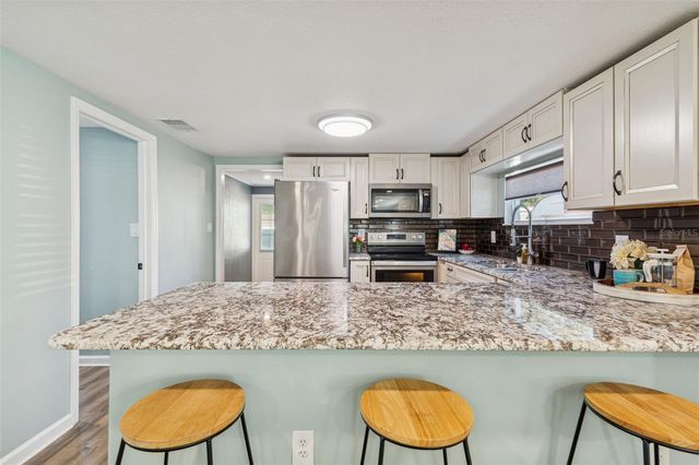 14232 17TH STREET, Dade City, FL 33523