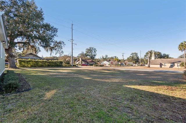 14232 17TH STREET, Dade City, FL 33523