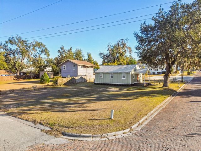 14232 17TH STREET, Dade City, FL 33523