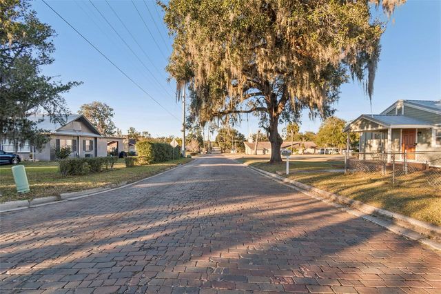 14232 17TH STREET, Dade City, FL 33523