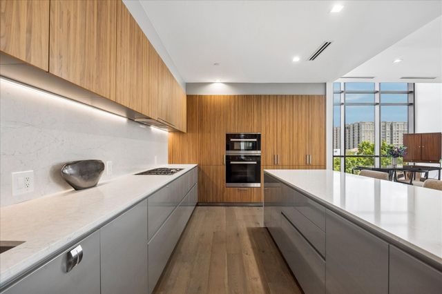 5104 Caroline Street 403, Houston, TX 77004