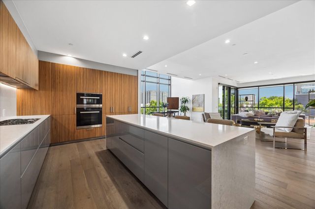 5104 Caroline Street 403, Houston, TX 77004