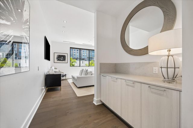 5104 Caroline Street 403, Houston, TX 77004