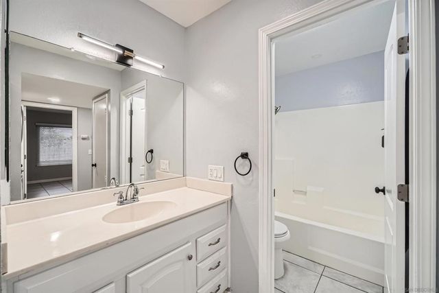 675 Diamond Way 137, Vista, CA 92083