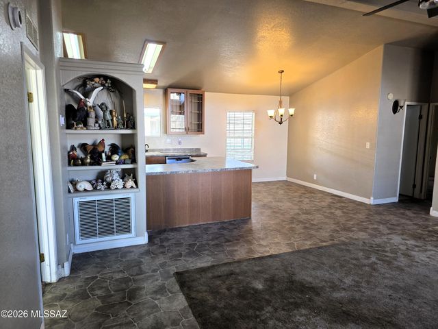 6195 S Foxhunt Drive, Tucson, AZ 85746