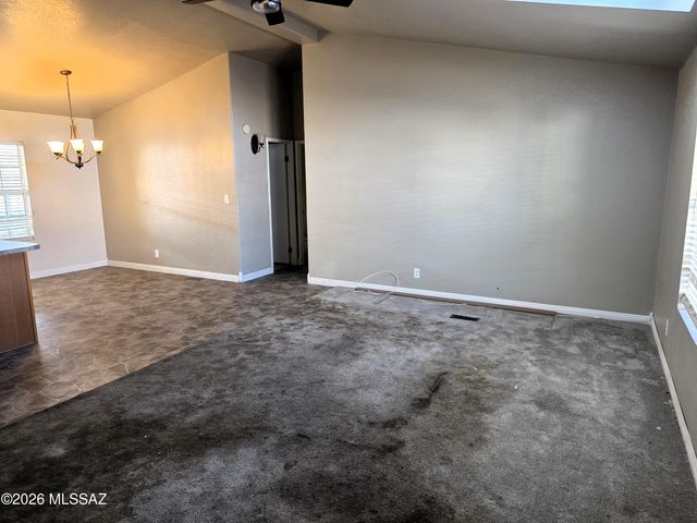 6195 S Foxhunt Drive, Tucson, AZ 85746