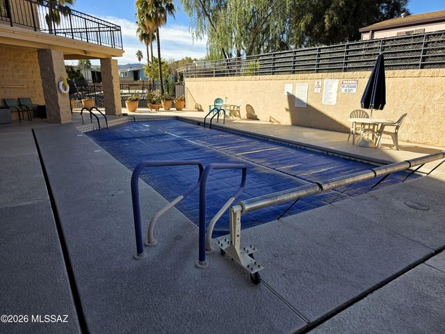6195 S Foxhunt Drive, Tucson, AZ 85746
