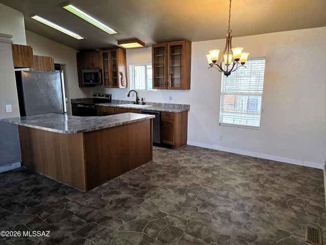 6195 S Foxhunt Drive, Tucson, AZ 85746