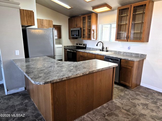 6195 S Foxhunt Drive, Tucson, AZ 85746