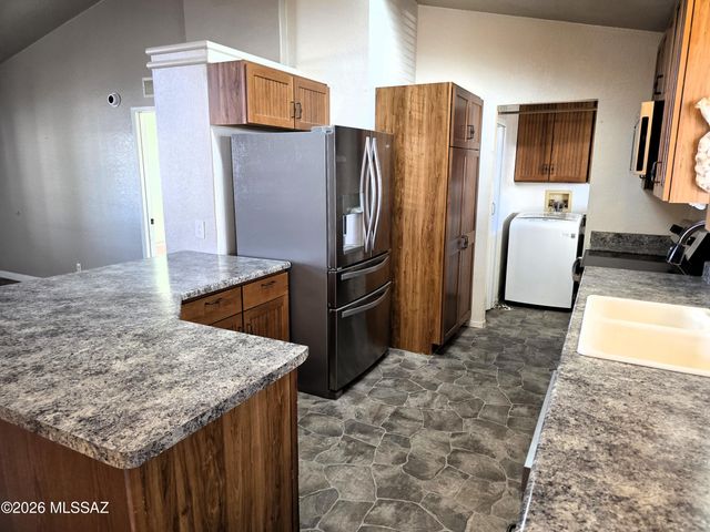 6195 S Foxhunt Drive, Tucson, AZ 85746