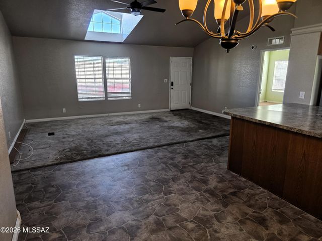 6195 S Foxhunt Drive, Tucson, AZ 85746