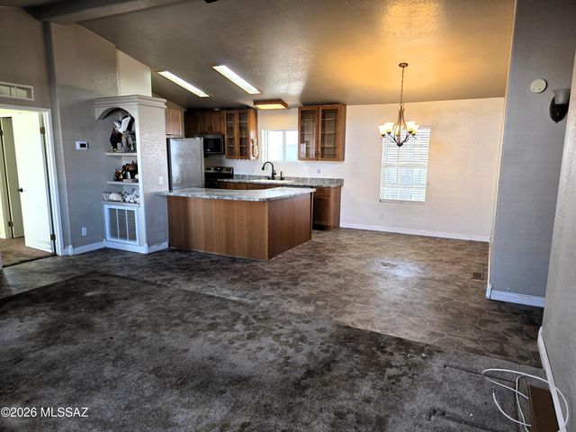 6195 S Foxhunt Drive, Tucson, AZ 85746