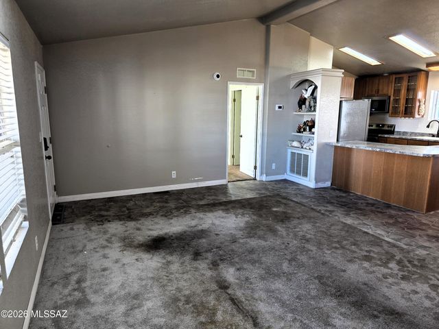 6195 S Foxhunt Drive, Tucson, AZ 85746