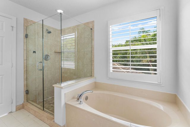 8058 Murano Circle, Palm Beach Gardens, FL 33418