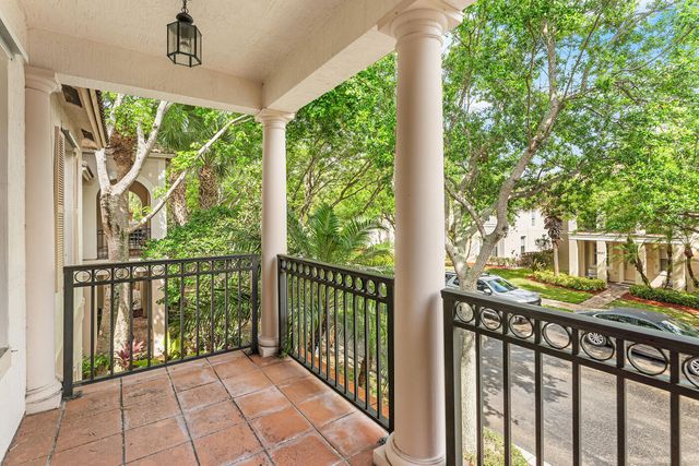 8058 Murano Circle, Palm Beach Gardens, FL 33418