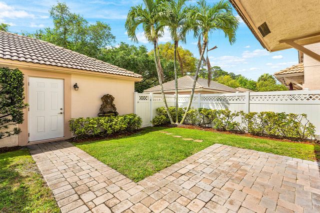 8058 Murano Circle, Palm Beach Gardens, FL 33418