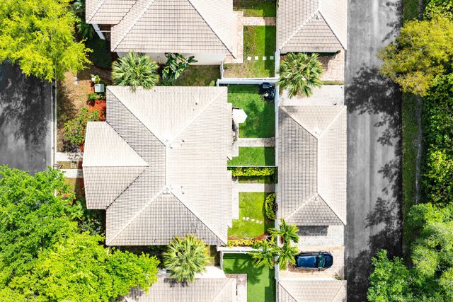 8058 Murano Circle, Palm Beach Gardens, FL 33418