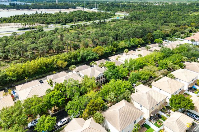 8058 Murano Circle, Palm Beach Gardens, FL 33418