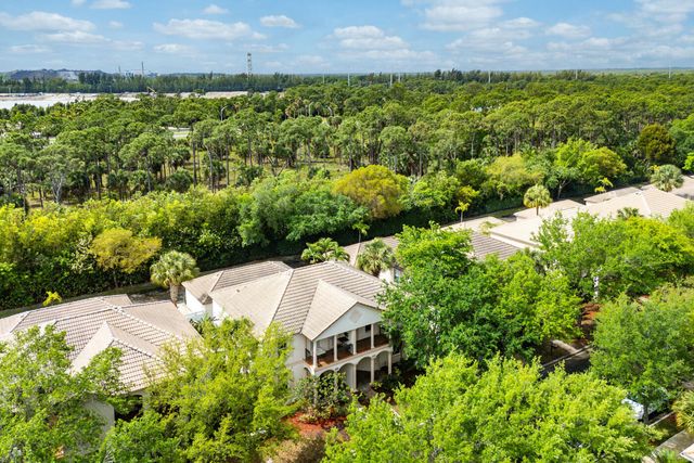 8058 Murano Circle, Palm Beach Gardens, FL 33418