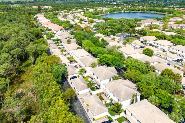 8058 Murano Circle, Palm Beach Gardens, FL 33418