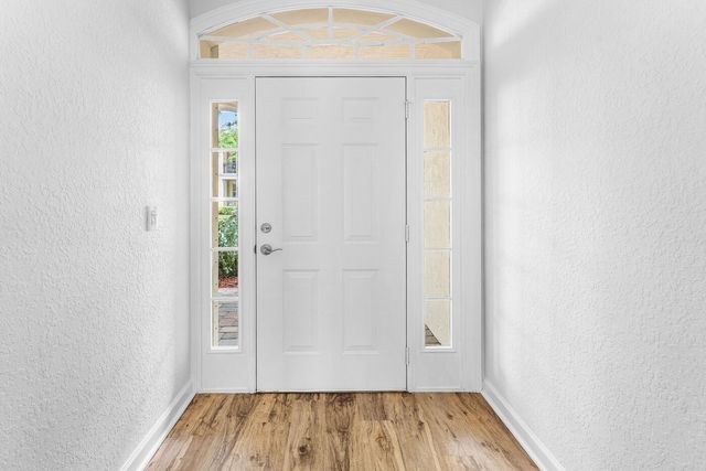 8058 Murano Circle, Palm Beach Gardens, FL 33418