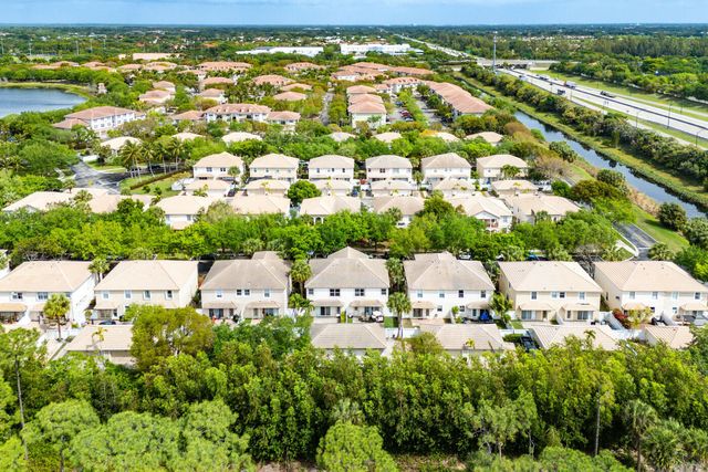 8058 Murano Circle, Palm Beach Gardens, FL 33418