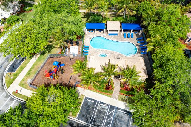 8058 Murano Circle, Palm Beach Gardens, FL 33418