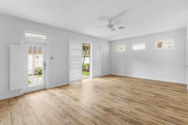8058 Murano Circle, Palm Beach Gardens, FL 33418