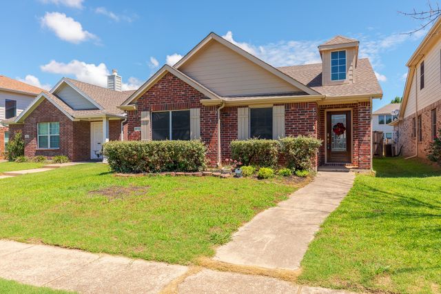 8833 Wayne Street, Cross Roads, TX 76227