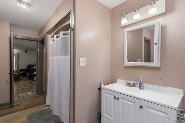 435 E Girard Road, Girard Township, MI 49036