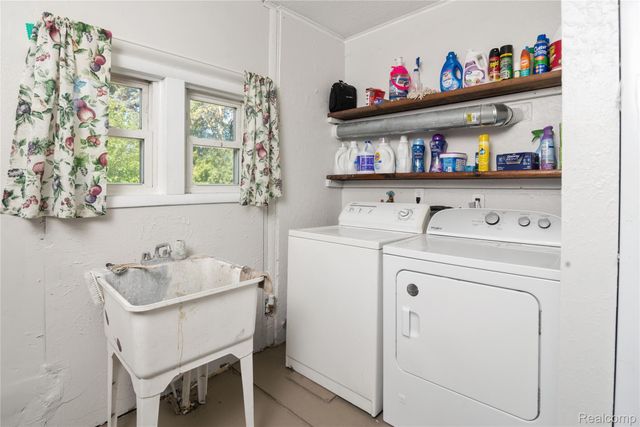 435 E Girard Road, Girard Township, MI 49036