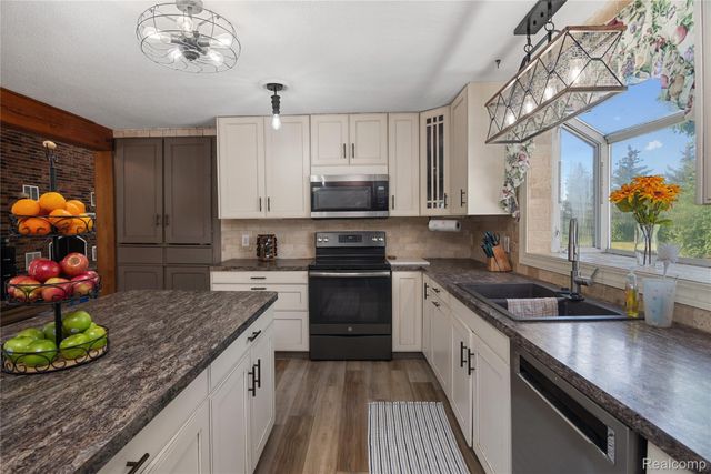 435 E Girard Road, Girard Township, MI 49036