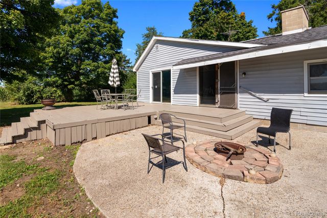 435 E Girard Road, Girard Township, MI 49036
