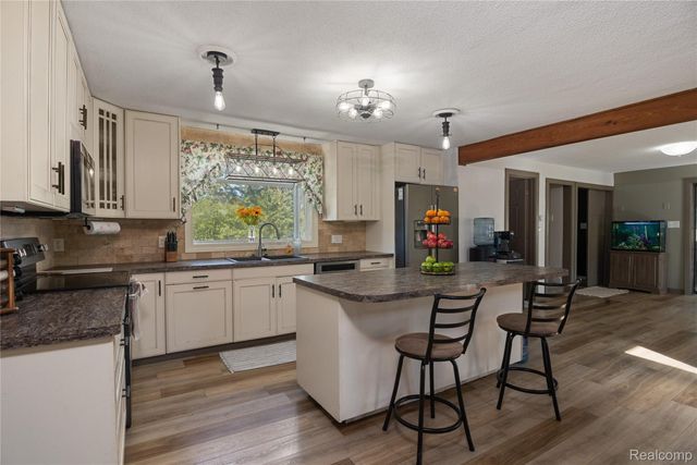 435 E Girard Road, Girard Township, MI 49036