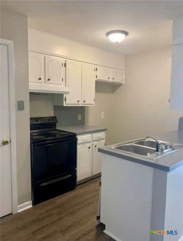 131 Regency Avenue, Victoria, TX 77904